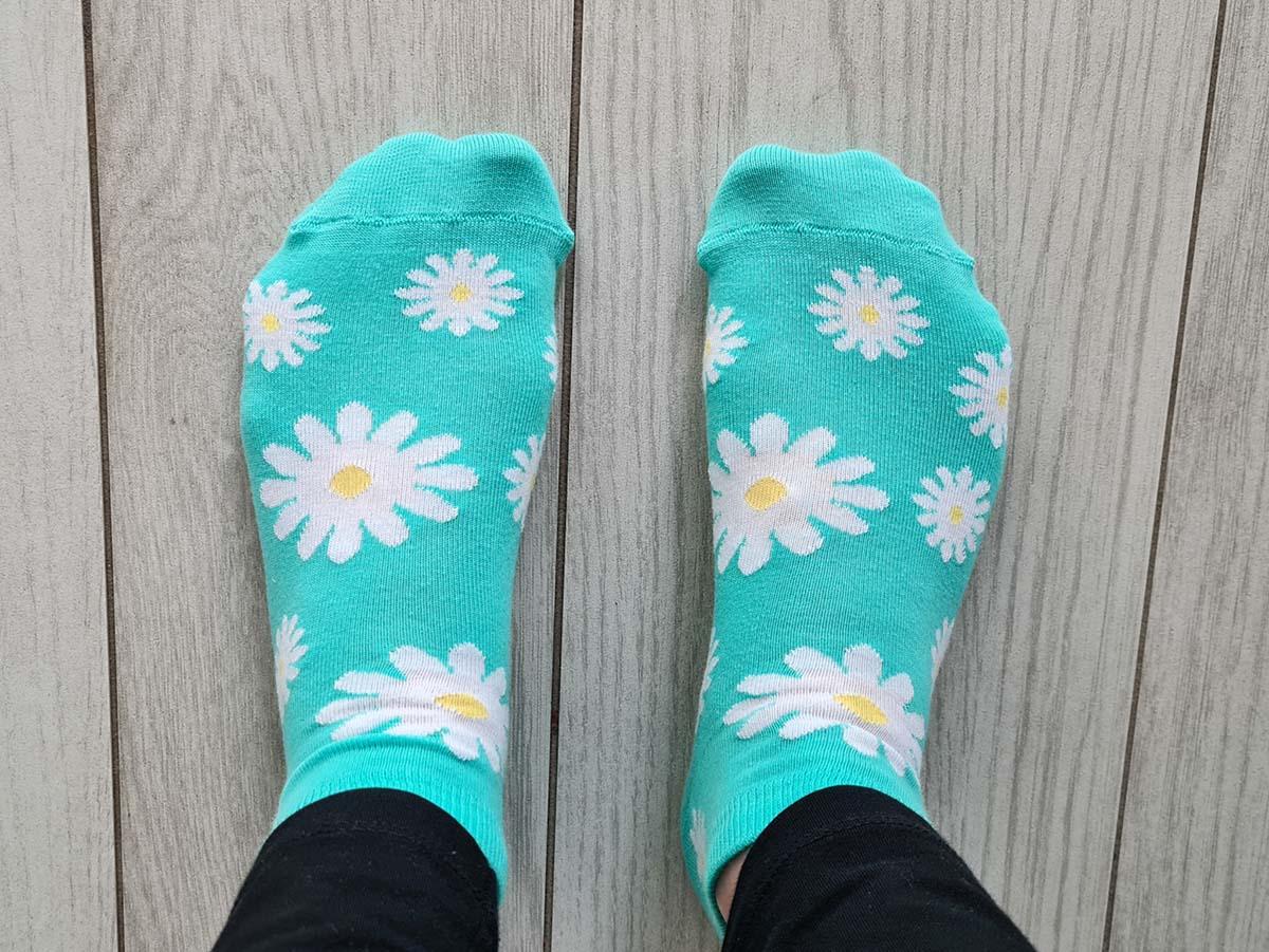 Socks that don't squeeze your toes Barefoot Universe