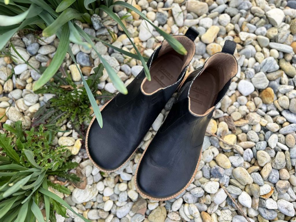 chelsea boots barefoot